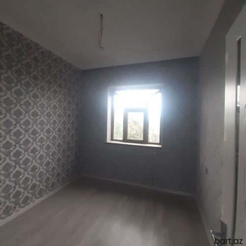 Binəqədi qəs. 5 otaqlı həyət evi satilir.