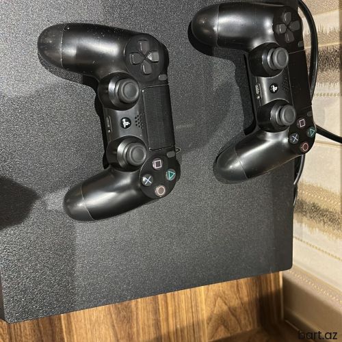 PS4 (Sony Playstation 4)