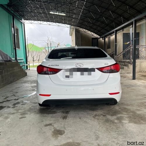 Hyundai Elantra: 1.8 l | 2015 il