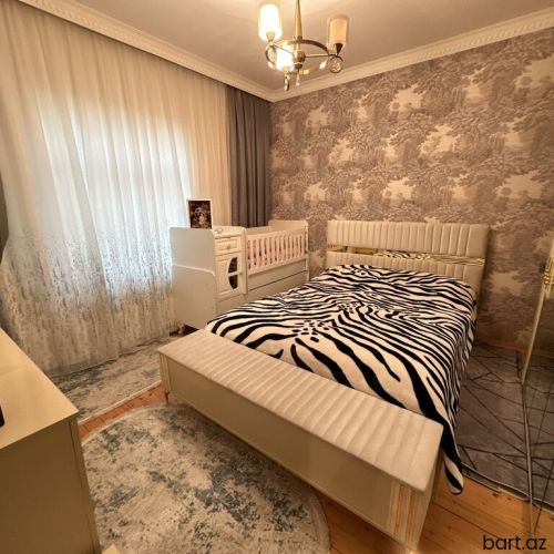 Atyali qəs-də 4 otaqli həyət evi satilir.