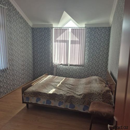 Hövsanda 6 otaqli bağ evi satilir.
