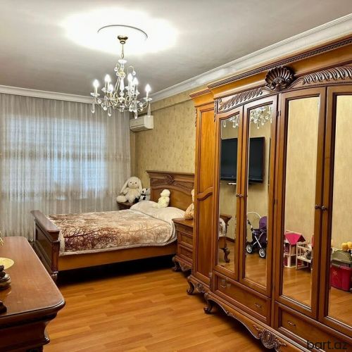 Nərimanov rayonunda 3 otaqli mənzil satilir.