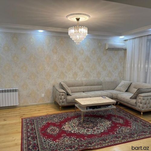 Sumqayitda 5 otaqli həyət evi satilir.