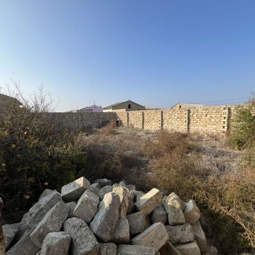 Türkan qəsəbəsində 3 sot torpaq satilir.