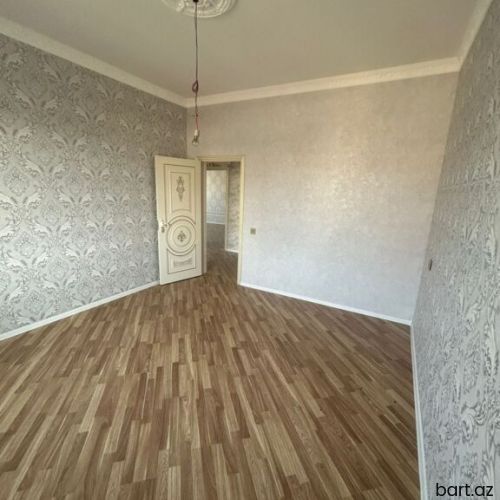 Binəqədi qəs. 4 otaqlı həyət evi satilir.
