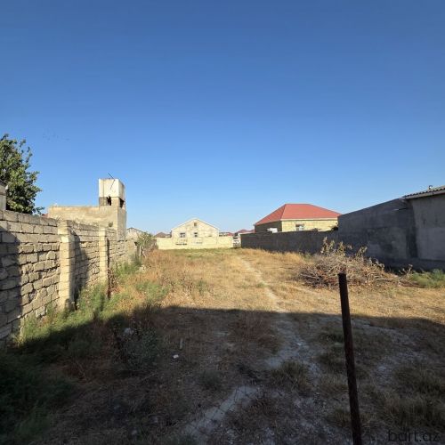 Mehdiabad qəs-də 7 sot torpaq sahəsi satilir.