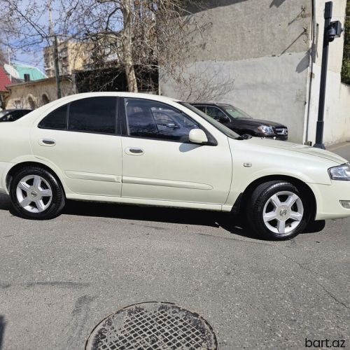 Nissan Sunny: 1.6 l | 2010 il