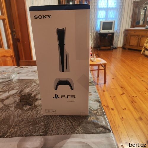 Sony PlayStation 5 (PS5) 