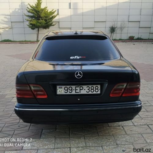 Mercedes-Benz E 220: 2.2 l | 2001 il 