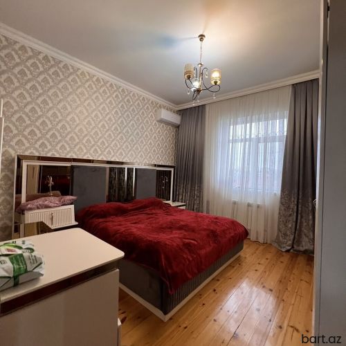 Binəqədi rayonunda 3 otaqli həyət evi satilir.