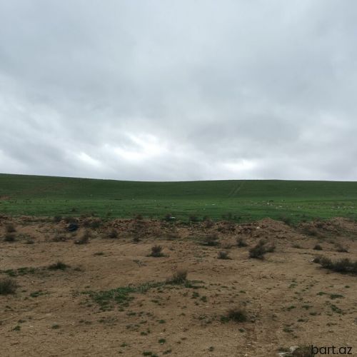 Mehdiabad qəs-də 3 otaqlı  həyət evi satilir.