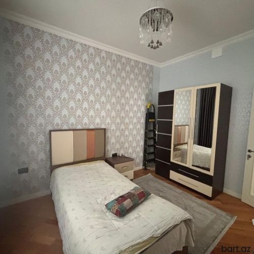 Suraxanı rayonu 4 otaqli həyət evi satilir.