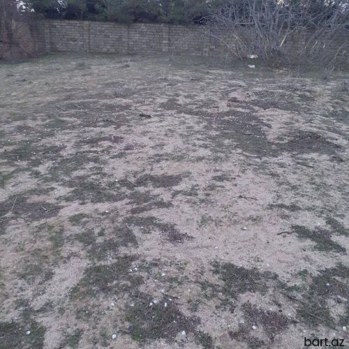 Pirşağı qəs.-də 10 sot torpaq sahəsi satilir.