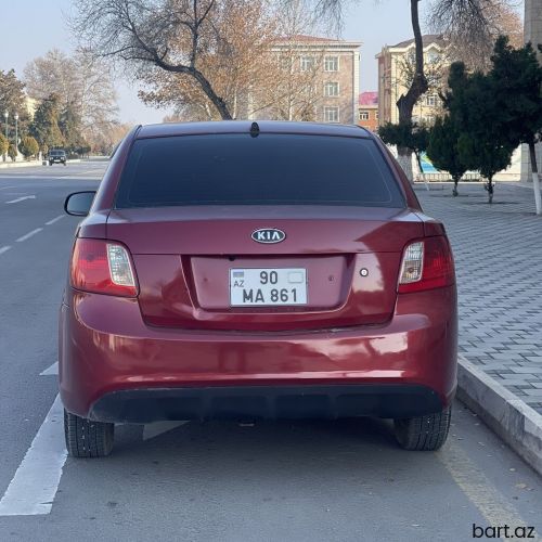 Kia Rio: 1.4 l | 2010 il