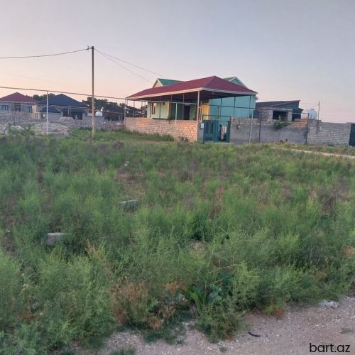 Ramana qəs-də 3 sot torpaq sahəsi satilir.
