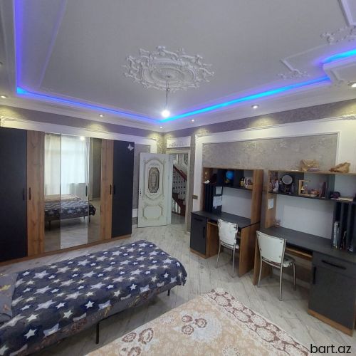 Saray qəs-də 5 otaqli həyət evi satiram. 
