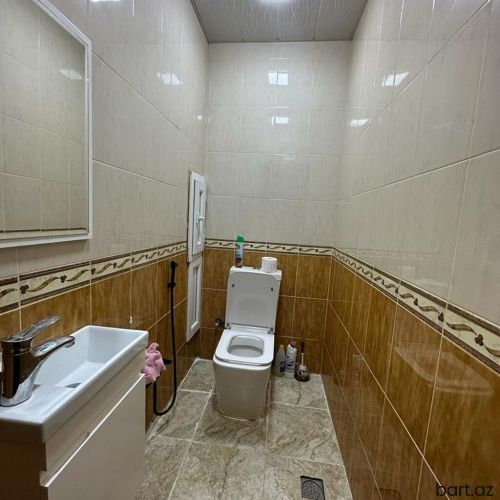 Yeni Yasamalda  3 otaqlı mənzil satilir.