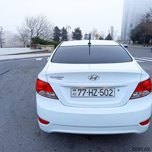 Hyundai Accent: 1.6 l. | 2014 il