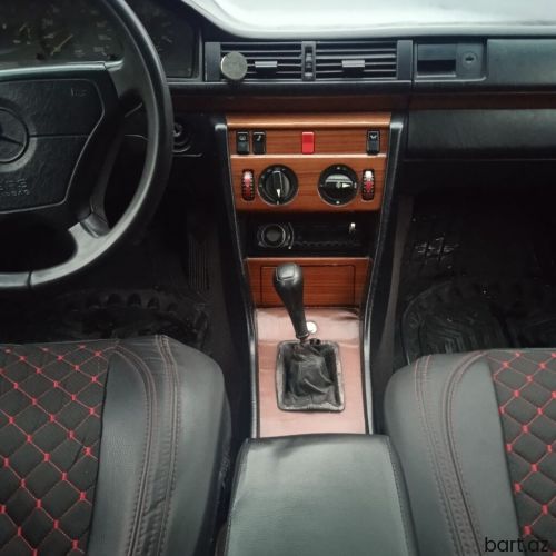 Mercedes-Benz E 200: 2 l. | 1991 il