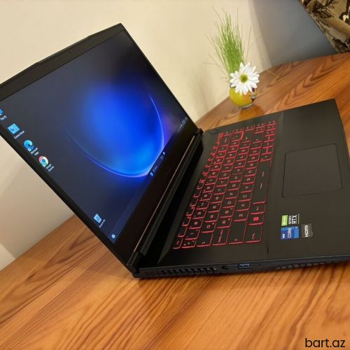 Intel Core i7, 16 GB, 15.6 