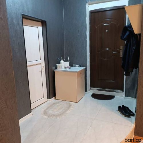 Yeni Suraxani qəs-də 3 otaqli həyət evi satilir.