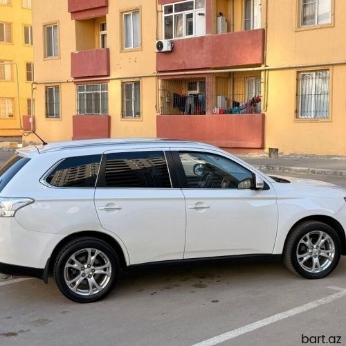 Mitsubishi Outlander: 2.4 l | 2015 il