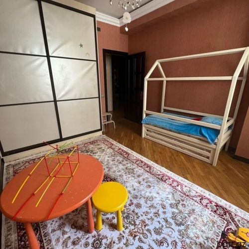 Yasamalda 3 otaqlı mənzil satilir