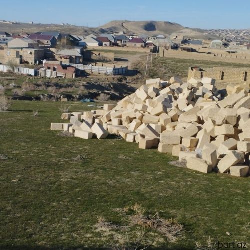 Qobu lokbatan yolunda 15 sot torpaq sahəsi satilir