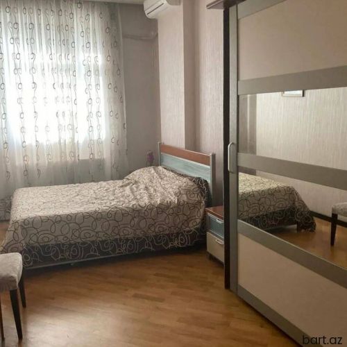 Ev 20 yanvar metrosu ilə 2-3 dəqiqə məsafə var