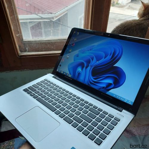 Intel Core i3, 4 GB, 15.6 