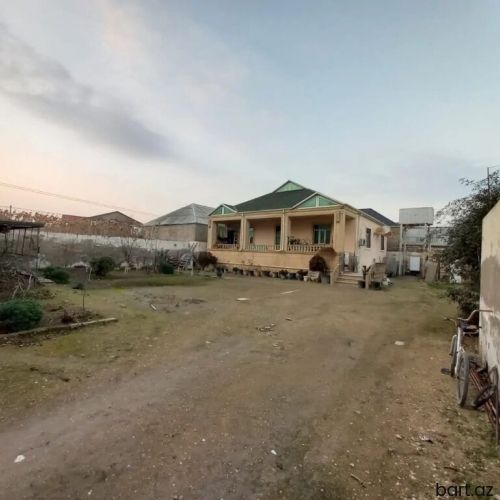 Yeni Ramana 4 otaqlı həyət evi satilir.