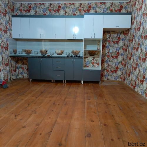 Buzovna-Maştağa yolunda həyət evi satılır