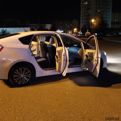 Toyota Prius: 1.8 l | 2012 il