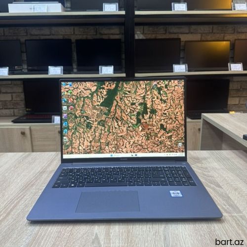 Intel Core i5, 8 GB, 15.6 