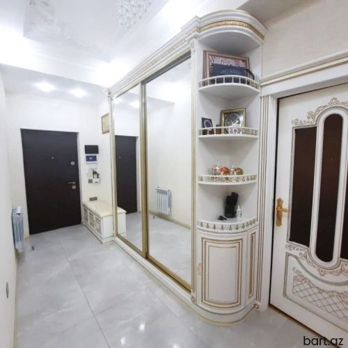 Nizami rayonunda 3 otaqli mənzil satilir.
