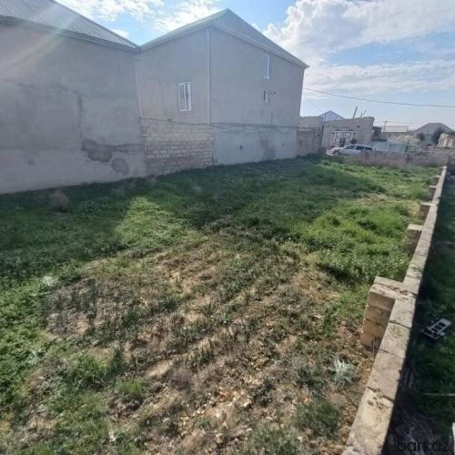 Saray qəsəbəsində 3 sot torpaq satılır. 