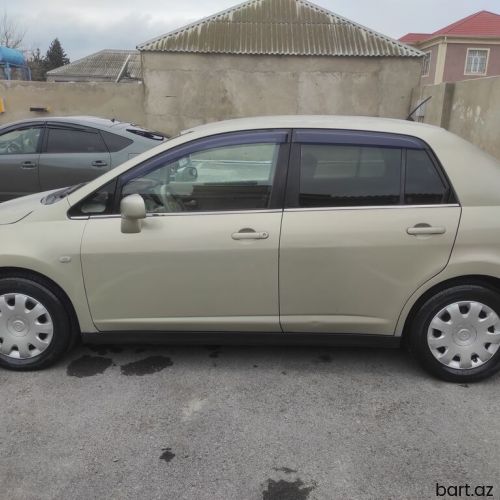 Nissan Tiida: 1.6 l | 2005 il