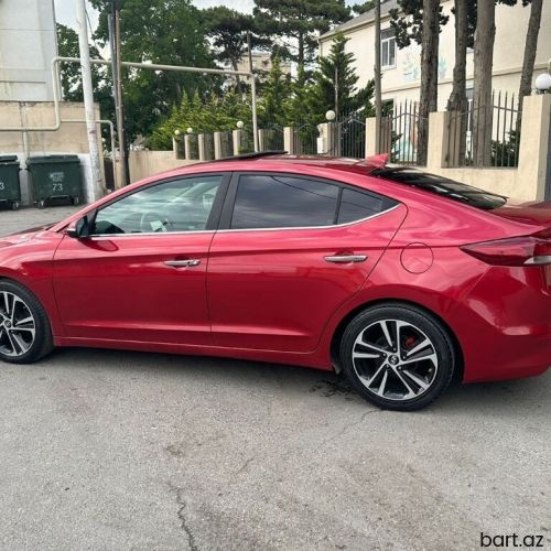 Hyundai Elantra: 2 l | 2016 il 