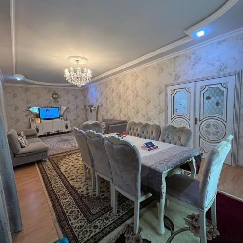 Bakıxanov qəs. 5 otaqlı həyət evi satilir.