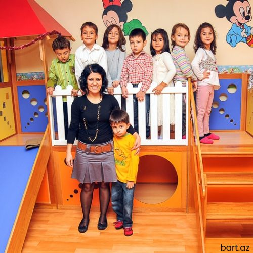 Bağça müəllimə köməkçisi - dayə