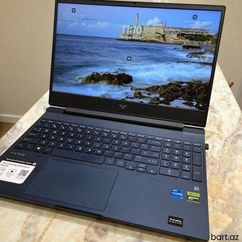 Intel Core i5, 16 GB, 15.6 