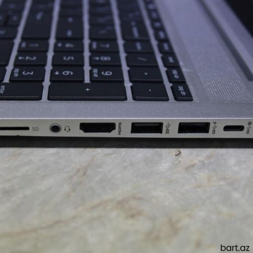 Intel Core i5, 16 GB, 15.6 