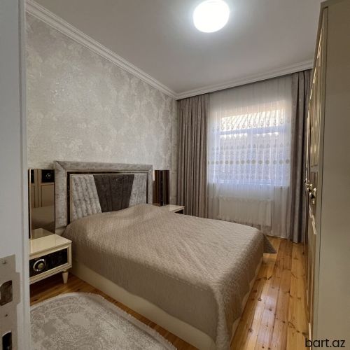 Binəqədi  ray-da 4 otaqli həyət evi satilir.