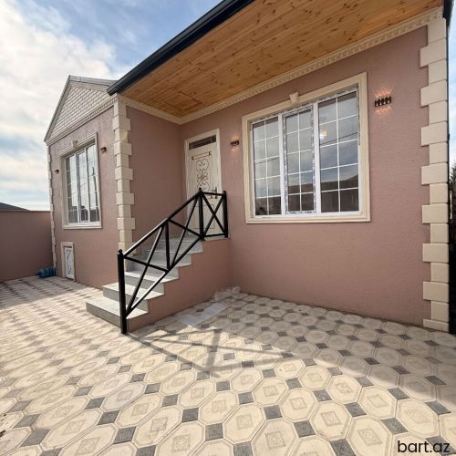 Binə qəs-də 3 otaqli həyət evi satilir.