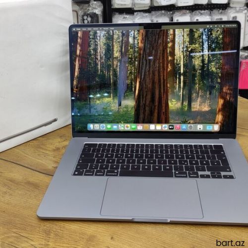 Apple MacBook, 15.4