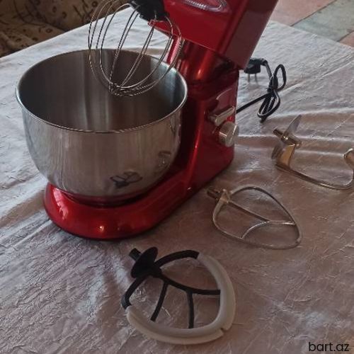 Xəmir yoğuran (xəmir qatan) ve mixer.