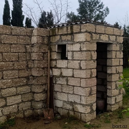 2 otaqlı həyət evi satılır