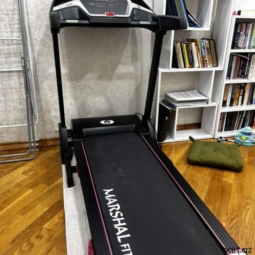 Marshall Fitness markasına Qaciş zolağı.