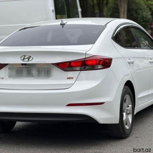 Hyundai Elantra: 1.6 l | 2017 il 