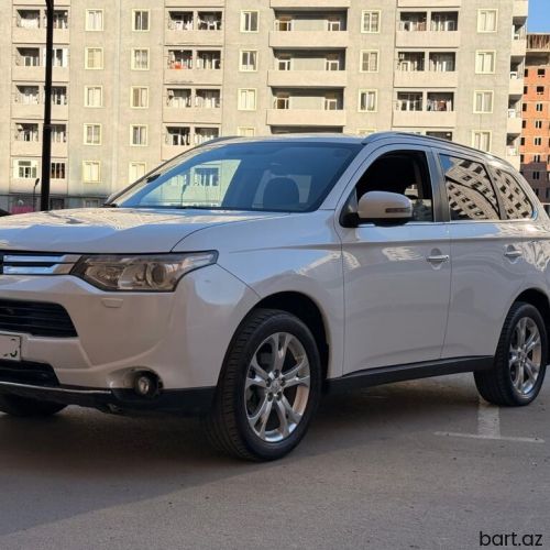 Mitsubishi Outlander: 2.4 l | 2015 il 